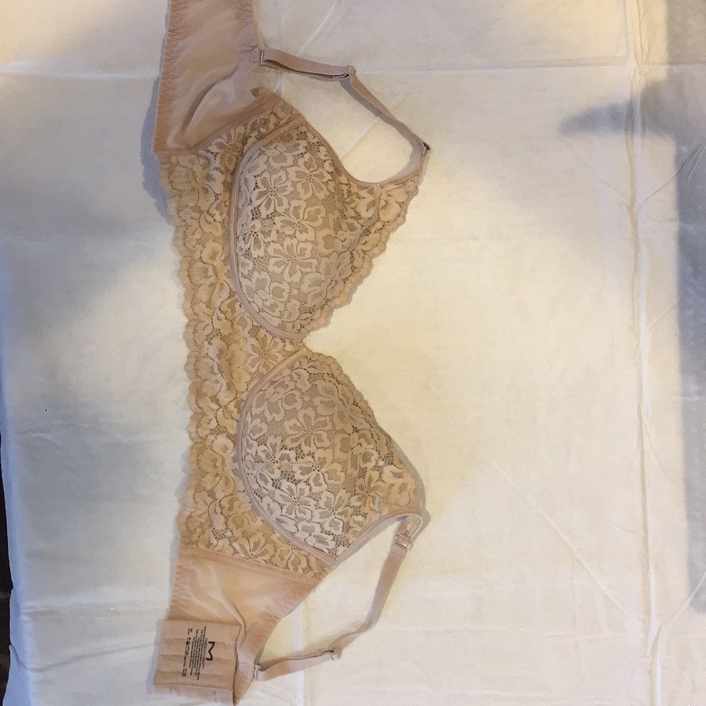 Maidenform nude lace Bra worn once, back closure